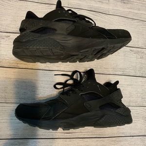 Nike Huarache- Black